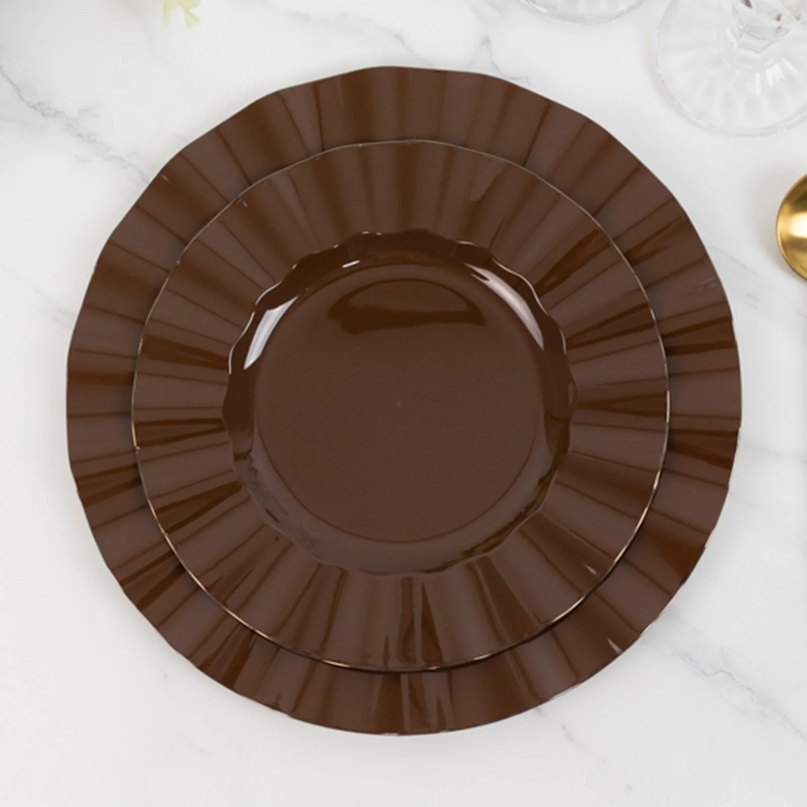 10-Pack Plastic 9" Round Dinner Plates in Cinnamon Brown Ruffled Rim with Gold Edging - Sturdy Disposable Dinnerware - Image 5