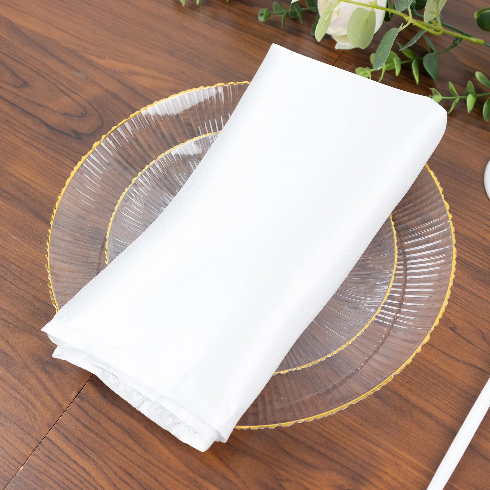 20 Pack 10" Clear Plastic Dinner Plates with Gold Rim – Ribbed Sunburst Pattern – Round Disposable Party Plates - Image 7