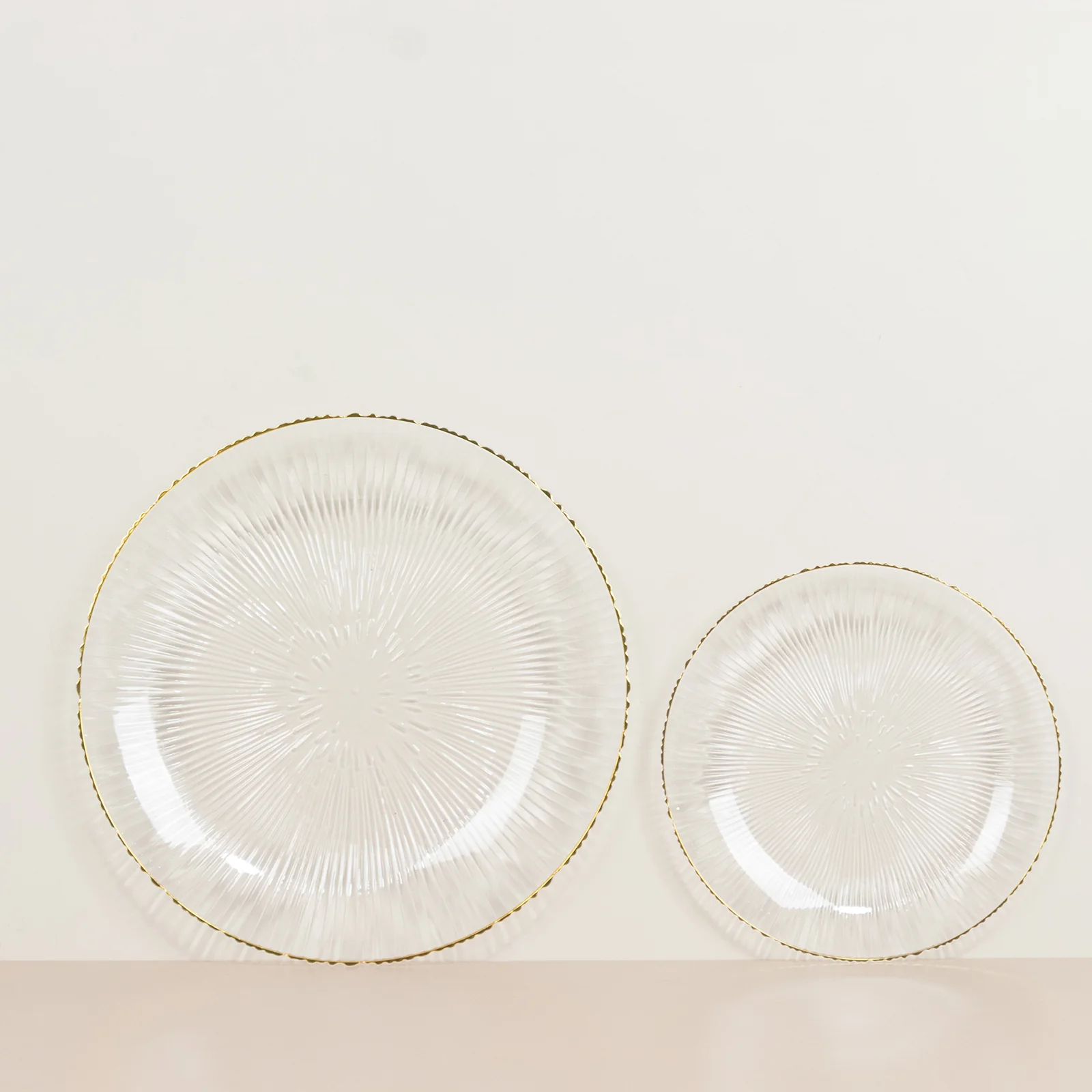 20 Pack 7" Clear Plastic Dessert Plates with Gold Rim – Ribbed Sunburst Pattern – Round Disposable Salad Plates - Image 8