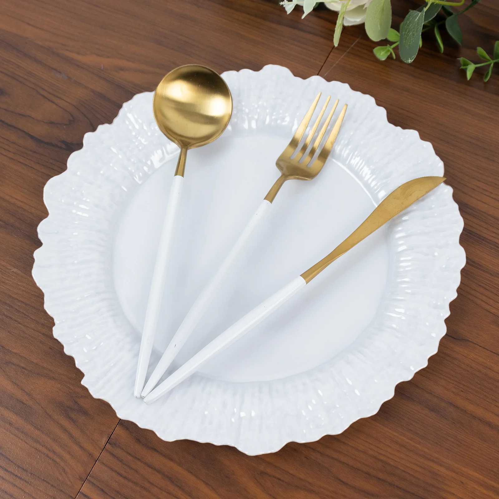 20 Pack 10" Plastic Dinner Plates – Pearl White Reef Design, Elegant Disposable Party Tableware - Image 6