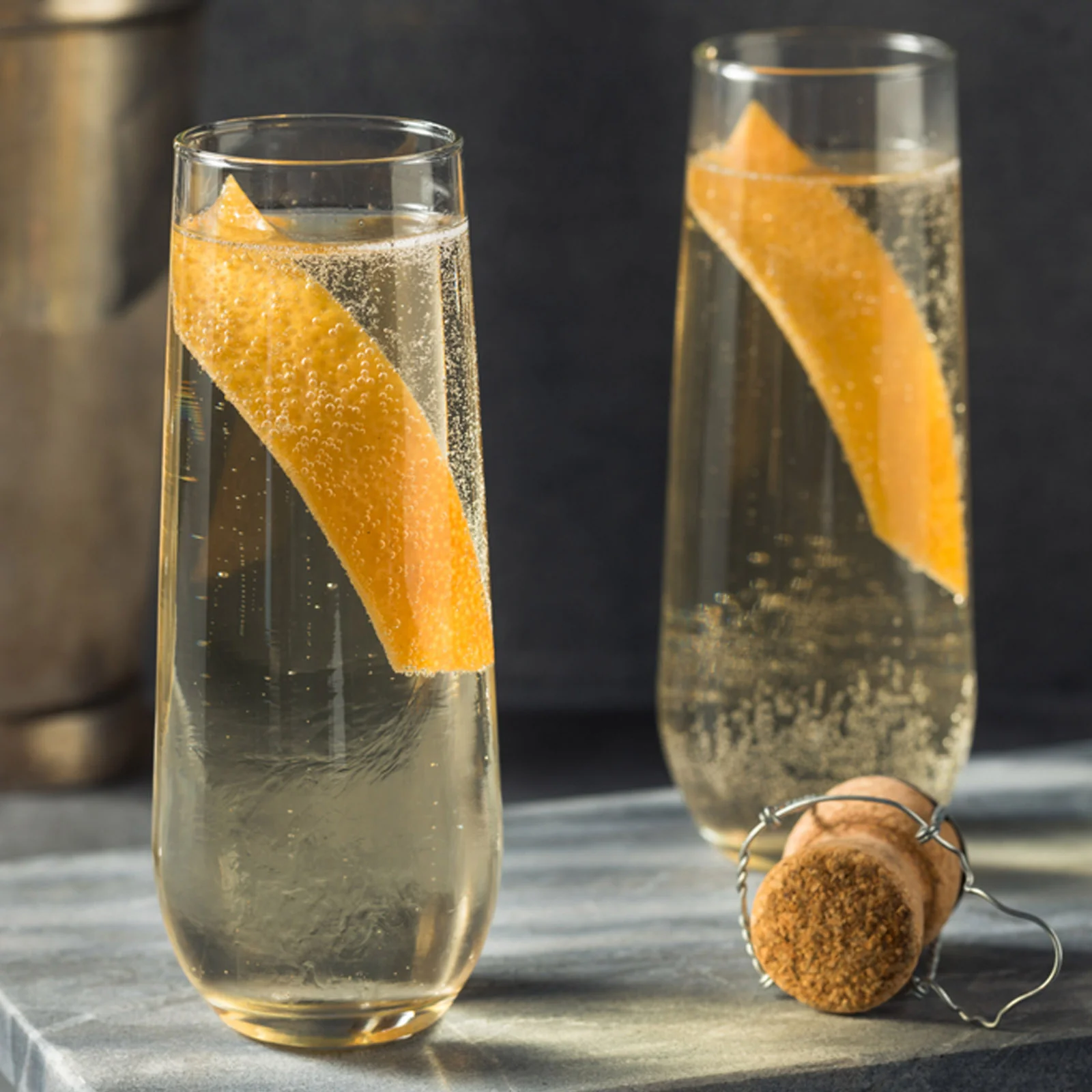 12 Pack Plastic Champagne Glasses in Clear, Reusable Lightweight Champagne Flutes 9oz