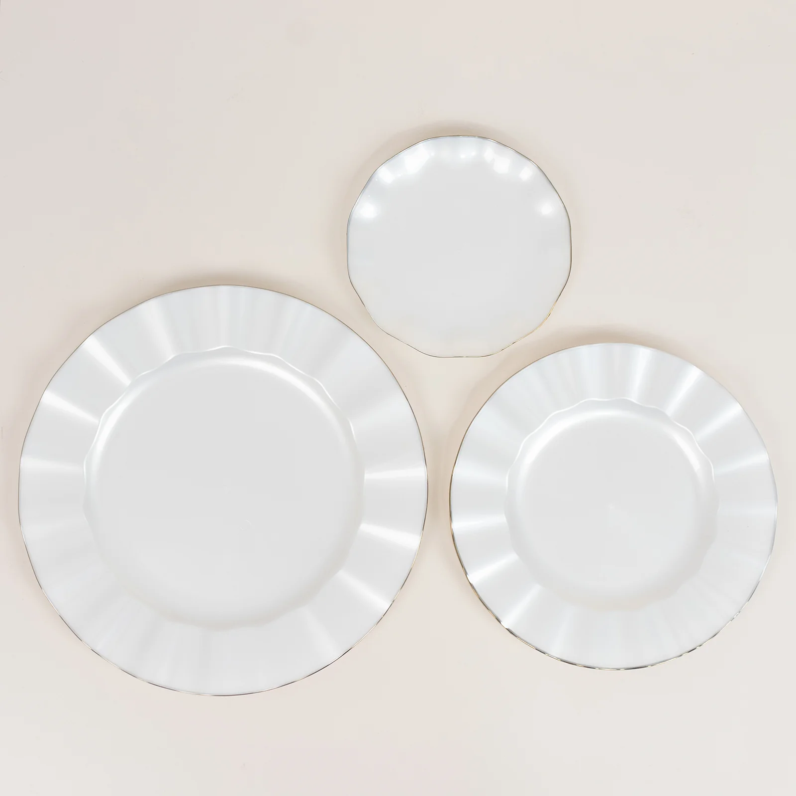 10-Pack Plastic Round 6" Dessert Plates in Pearl White Ruffled Rim with Gold Edging - Sturdy Disposable Salad Appetizer Dinnerware - Image 10