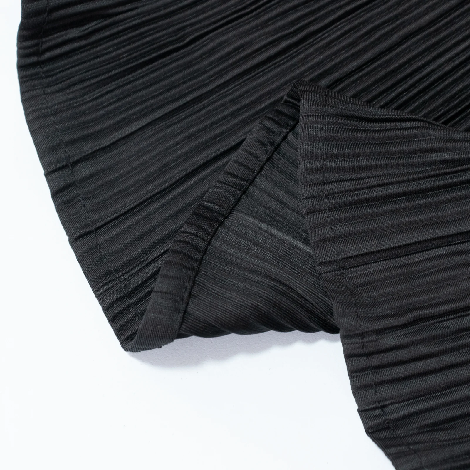 Accordion Pleated Scuba Tablecloth 120" Round Black – Wrinkle Free & Stain Resistant Textured Table Linen - Image 7