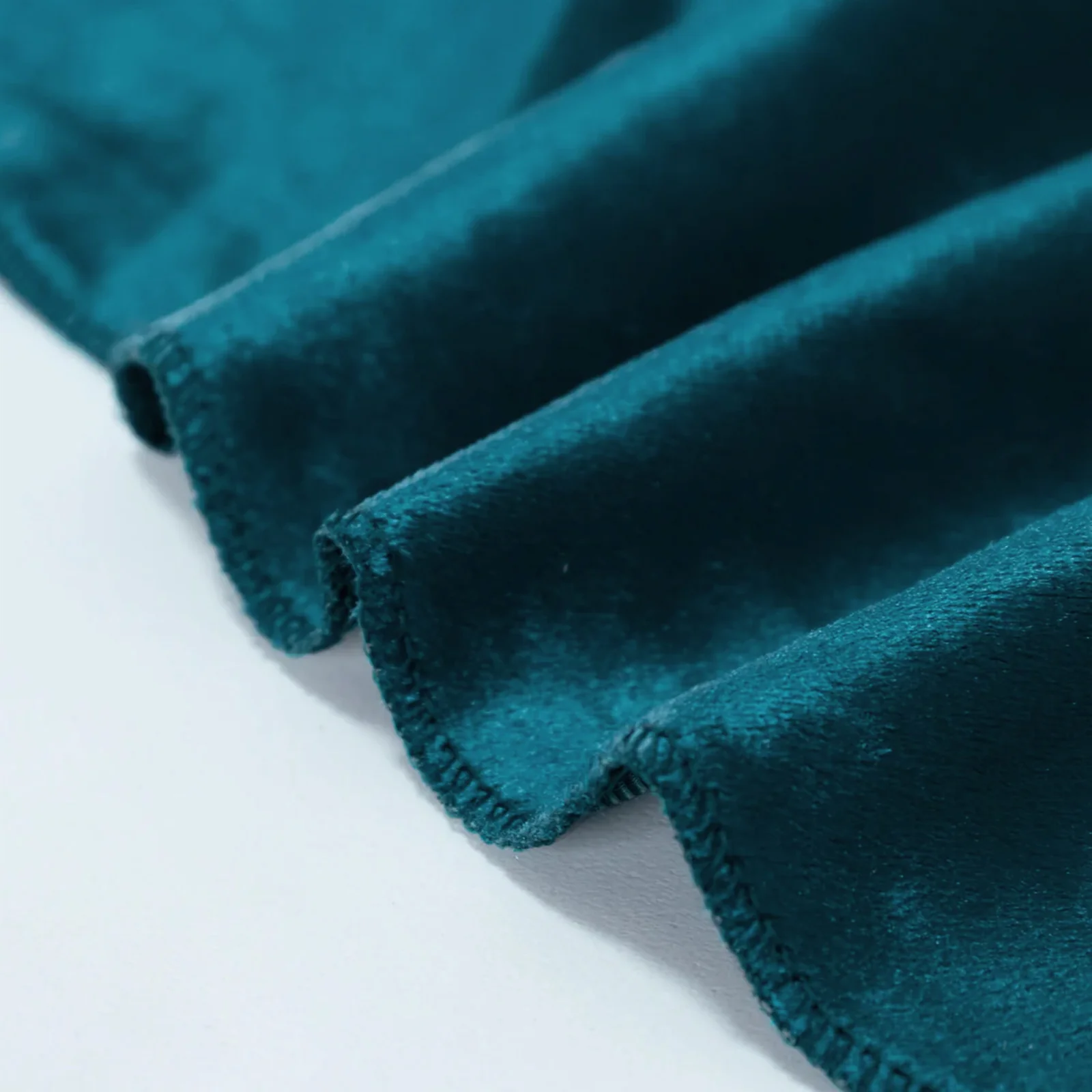 Premium Velvet 132" Round Tablecloth Peacock Teal - Reusable & Soft Table Cover - Image 7